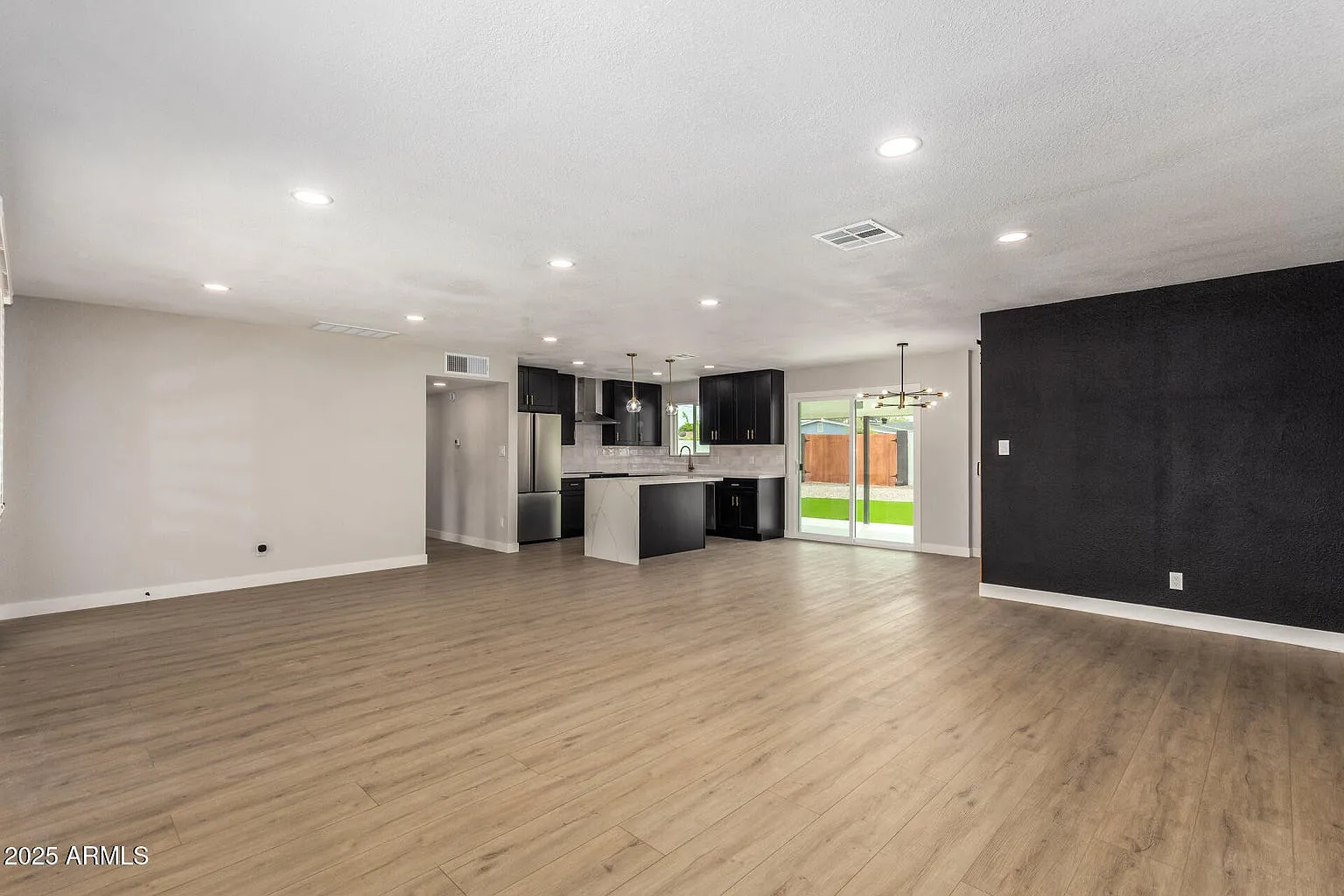 313 E Fillmore St — Photo 4