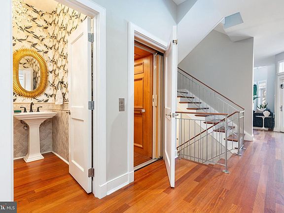 5th image of 838 Lombard St