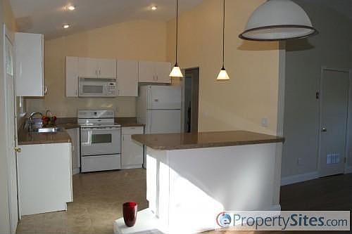 3rd image of 106 Miller Ave