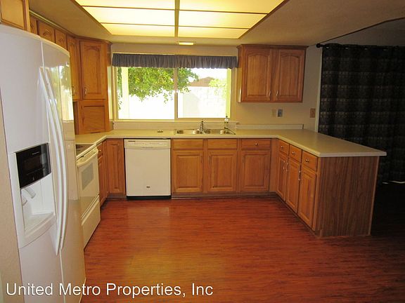 4th image of 3933 W Sunnyside Ave