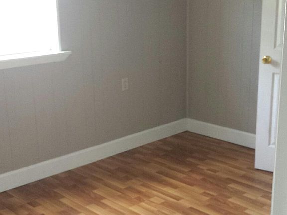 4th image of 2402 1/2 Cumberland Ave