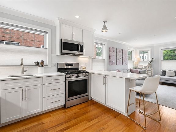 4th image of 652 Hyde Park Ave #2R