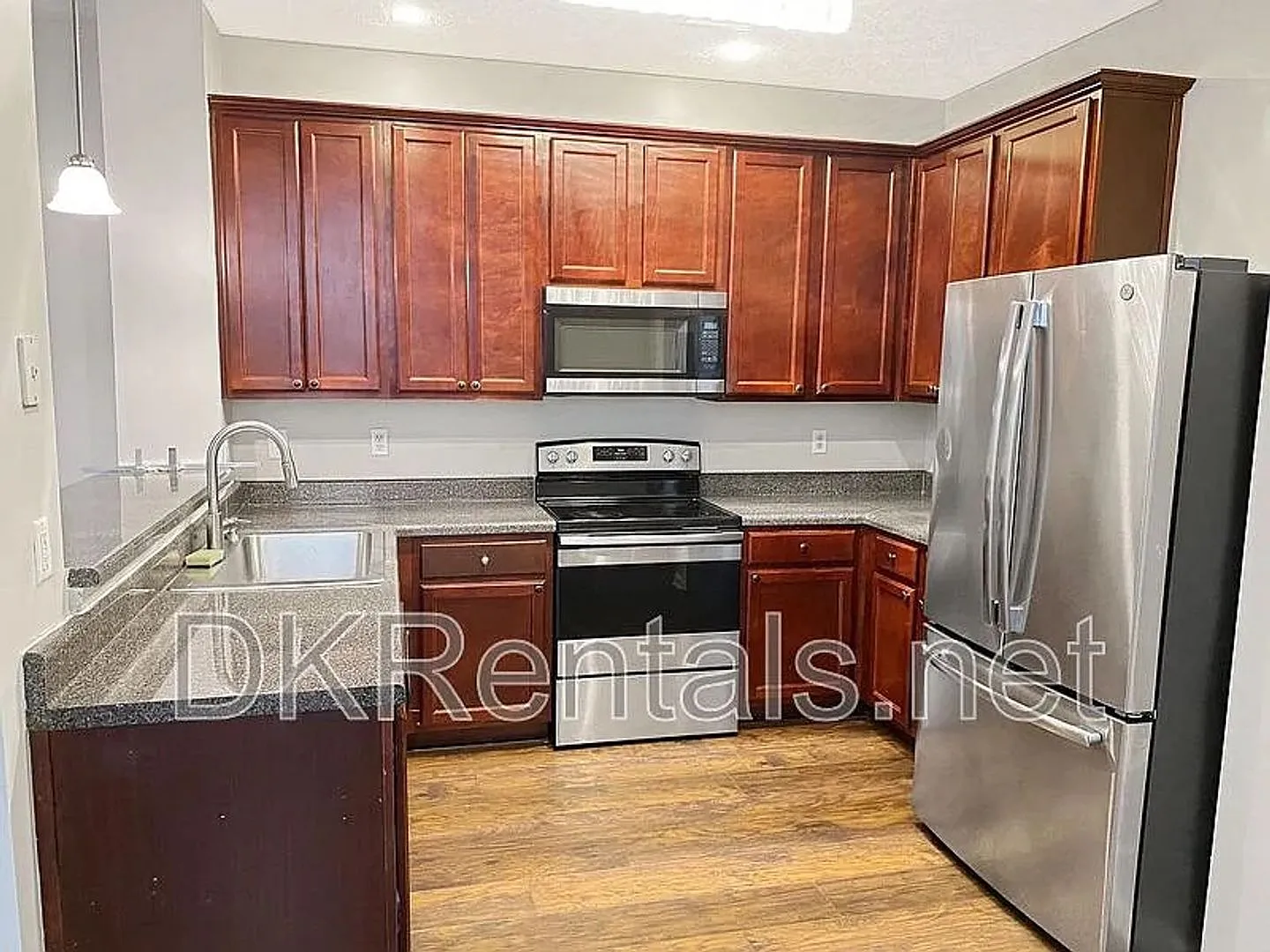 Room in 3 Bedroom Home at Stone Gate Way — Photo 2