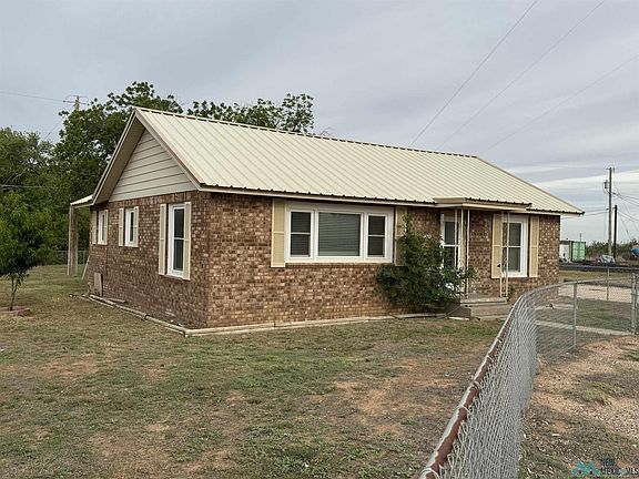 3rd image of 703 Ruth Cir