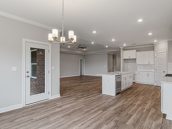3rd image of 303 Heritage Way