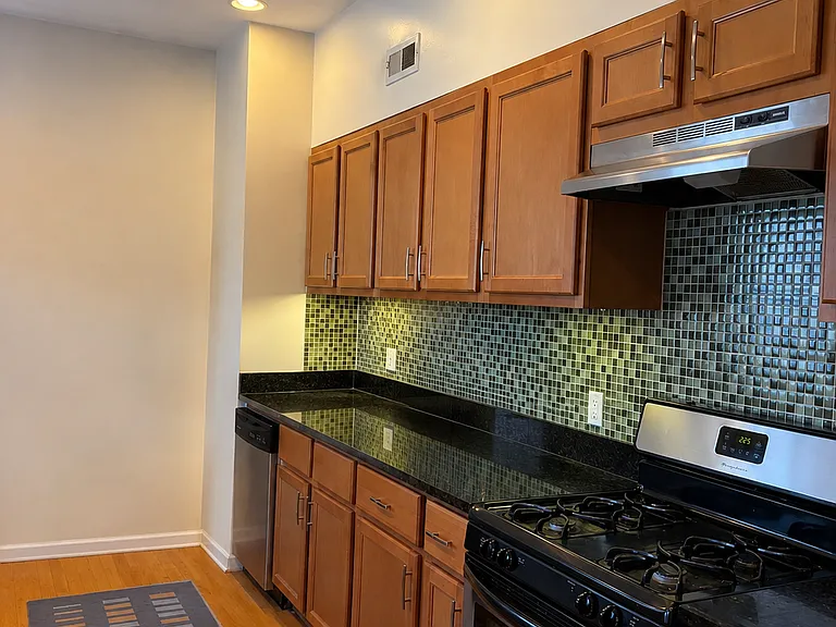 1373 W Chicago Ave #2C — Photo 2