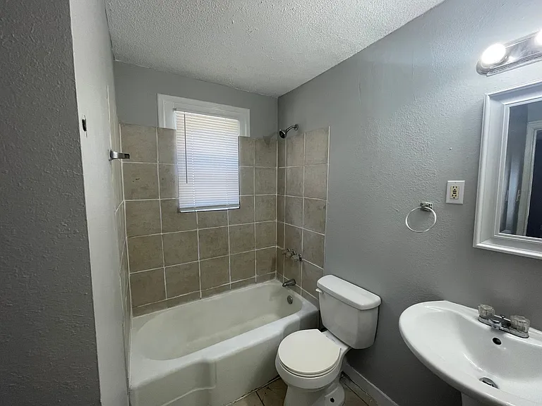 425 W Tennessee St — Photo 14