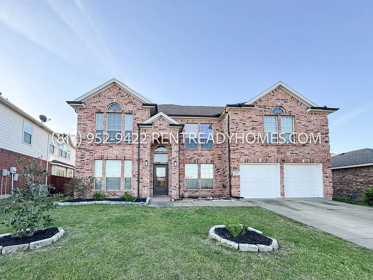 Building Photo - 2221 Overton Dr