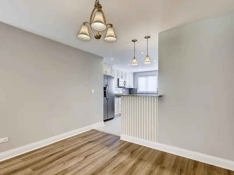 8428 W Catalpa Ave #301 — Photo 10