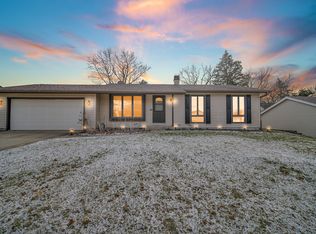 5213 W Greenbrier Dr, McHenry, IL 60050