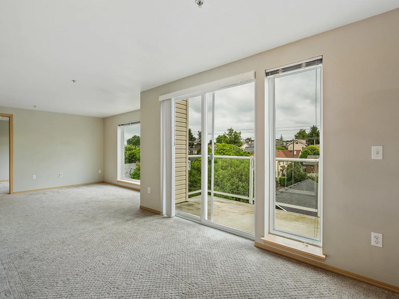 5200 Roosevelt Way NE, Seattle - 403 — Photo 2