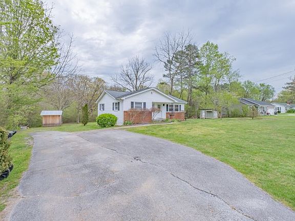 5th image of 301 Crest Dr