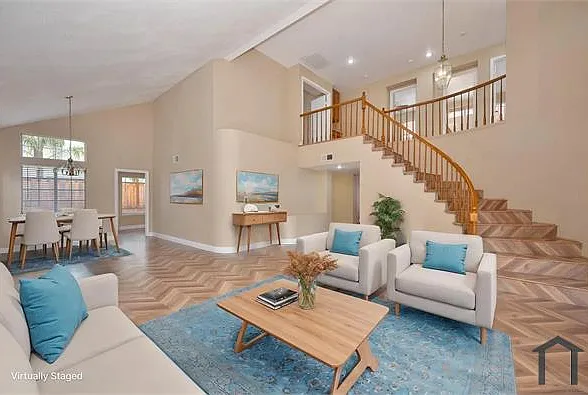 1585 Foxwood Dr — Photo 3