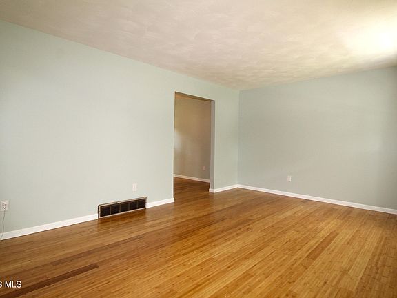 5th image of 2302 Country Squire Ln