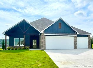 18960 Orchard Cir, Catoosa, OK 74015