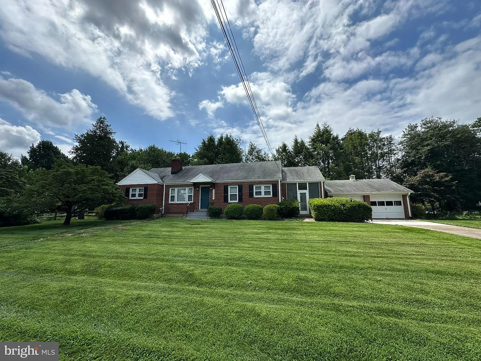 3 bed, 1342 sqft, $4,200 — Photo 2