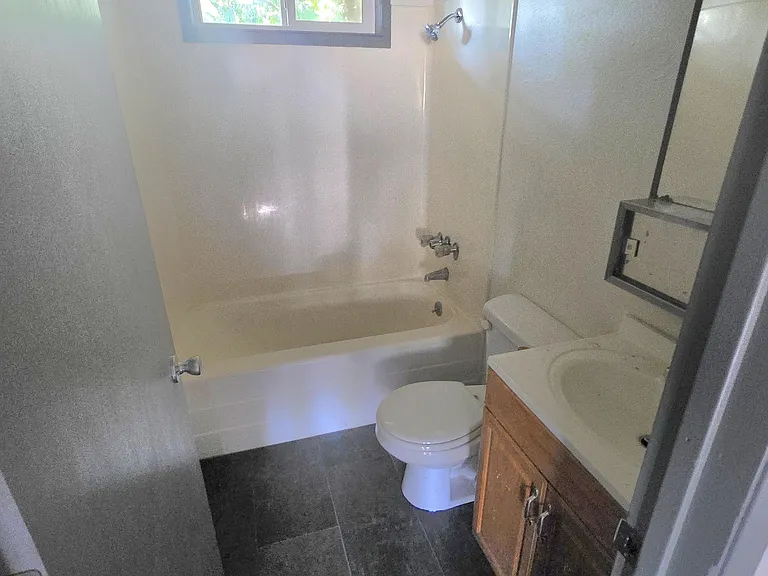 121 NE Fern Pl #1 — Photo 8