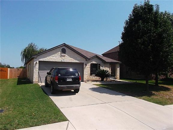 3rd image of 4812 Woodstock Dr