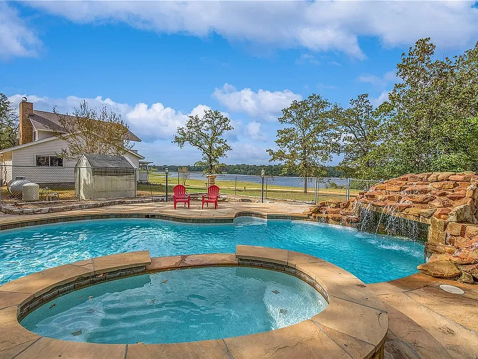 30 Cherokee Dr