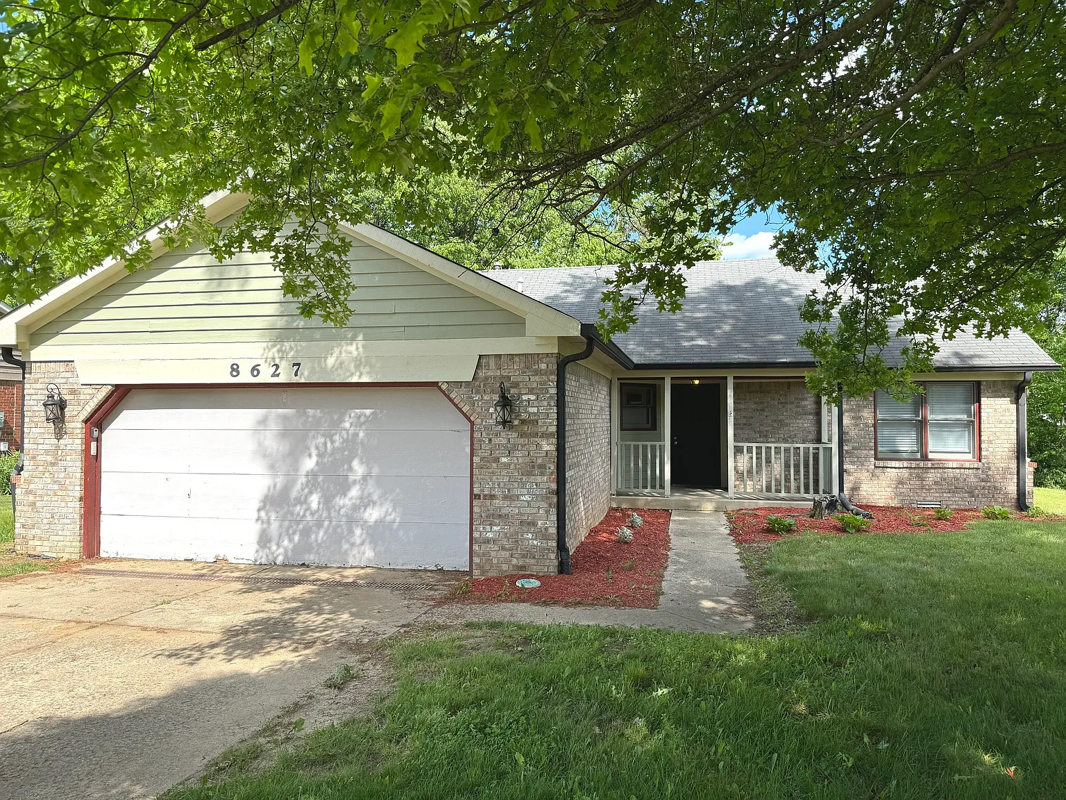 8627 Chateaugay Dr photo 1