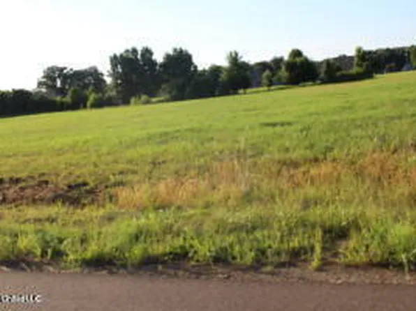 5 Chapel Hl, Holly Springs, MS 38635