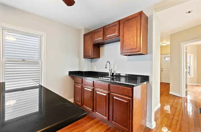 2 bed, 800 sqft, $2,600 — Photo 3