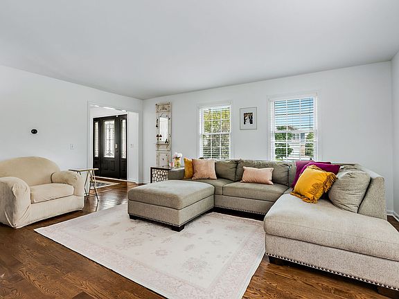 5th image of 244 Lundy Ln