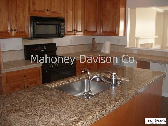 4th image of 5 Colinda Dr