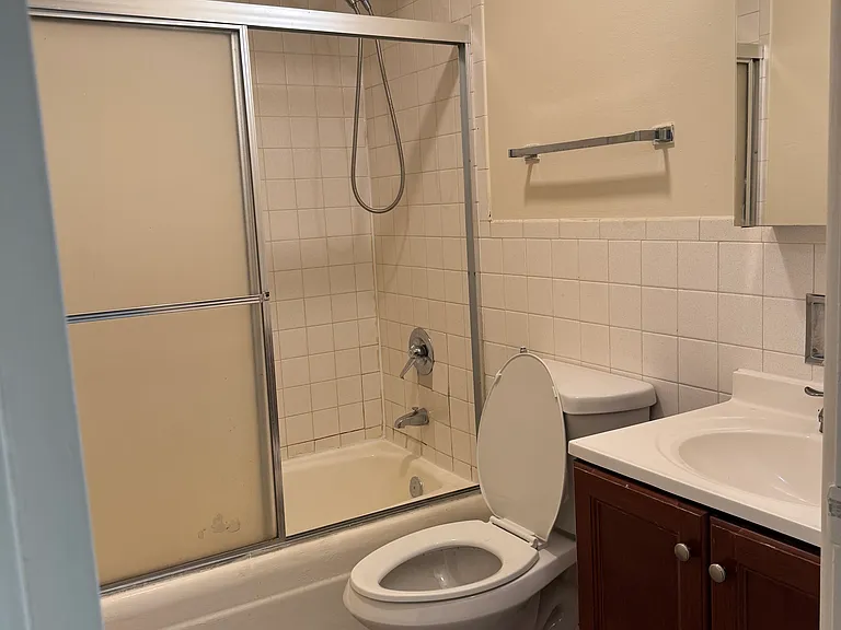 7320 N Rogers Ave #215 — Photo 8