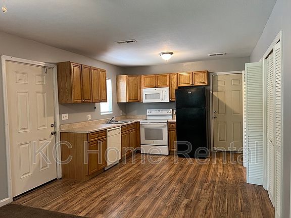 3rd image of 10201 E 31st St S APT B
