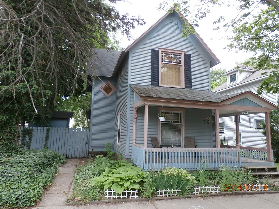 1st image of 226 Palmer St NE