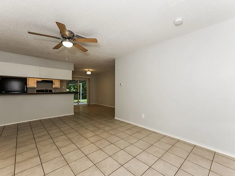 738 Lisa Ln — Photo 3