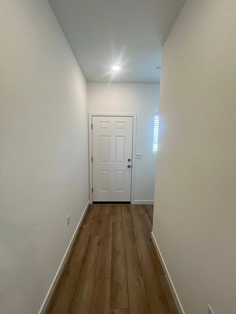 Beautiful 1800 sqft. 4 Bedroom 3 Bath Elk Rancho Cordova Home For Lease. — Photo 4