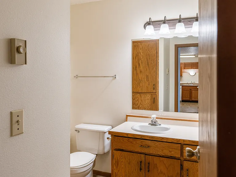 Fargo, ND Auburn II Apartments | Bathroom
