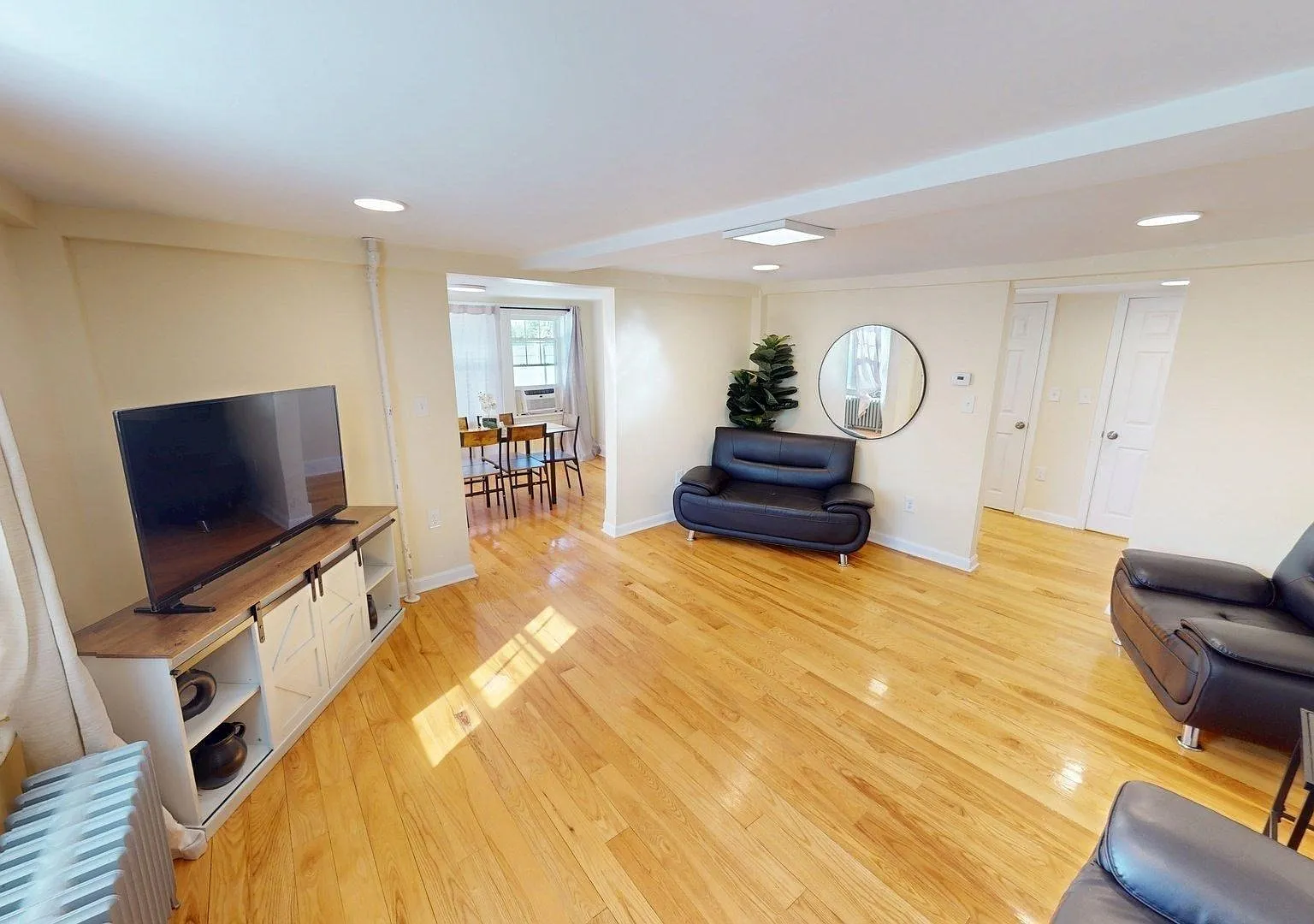4 bed, 4.5 bath, 2500 sqft, $4,600 — Photo 1