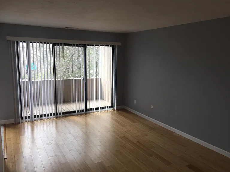 44 Shrewsbury Green Dr #J — Photo 5