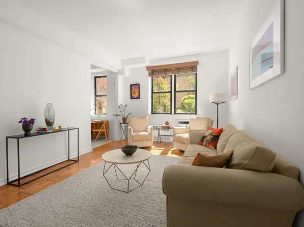 350 Bleecker Street LA image 2 of 9