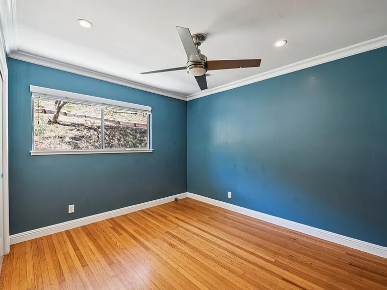 486 Butterfield Pl — Photo 9