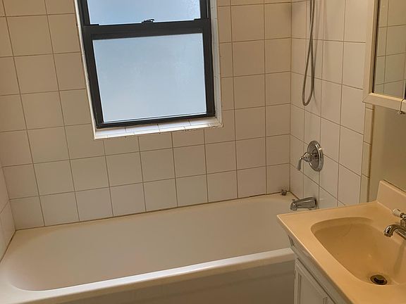 5th image of 1424 W Winnemac Ave #2W