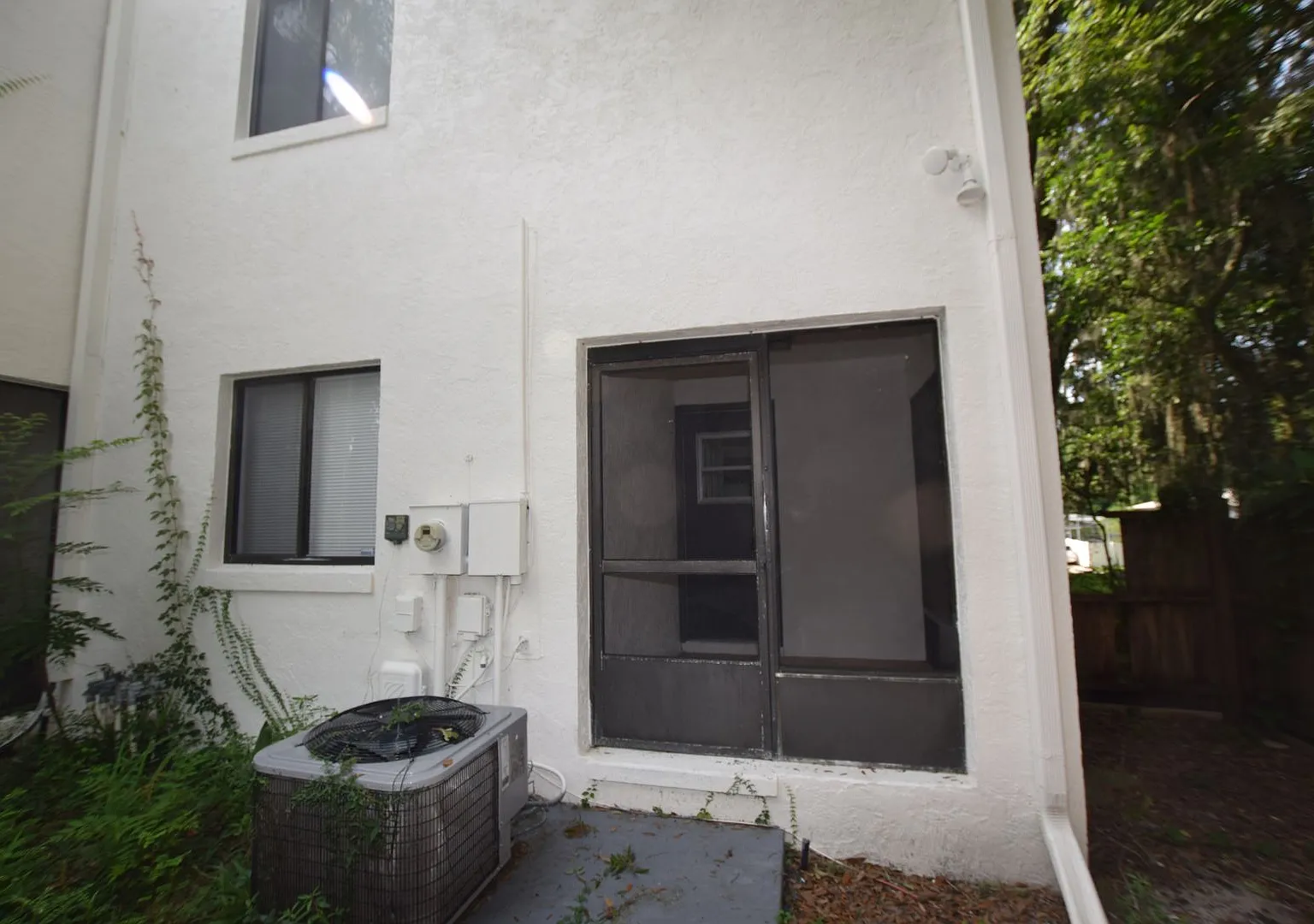 2 Bedroom, 2 Bath Townhouse For Rent at 910 Sumter Street Leesburg, Fl. 34748 — Photo 3