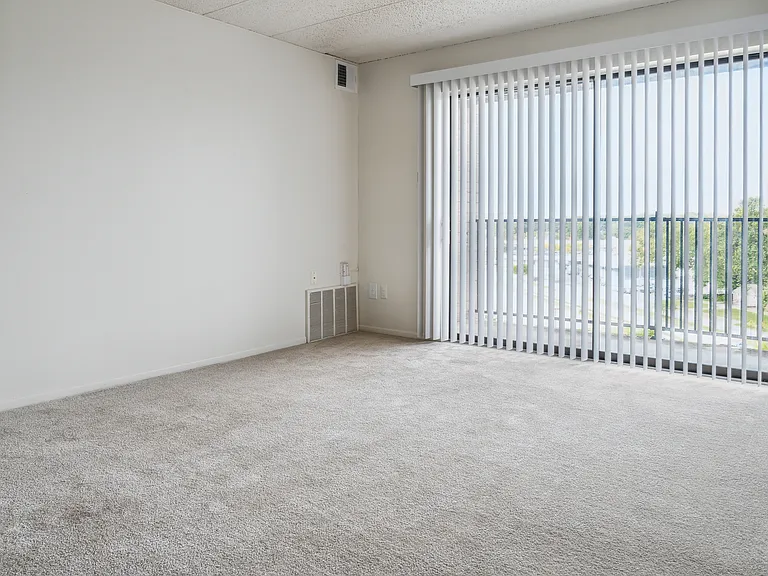 Lincoln Tower Apartments — Photo 53