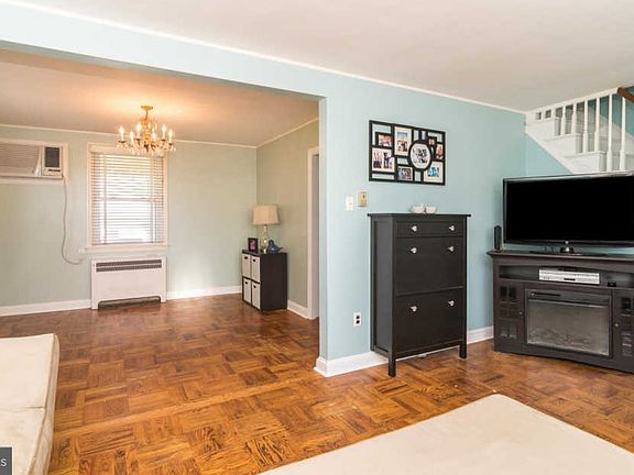 5th image of 228 Glen Gary Dr