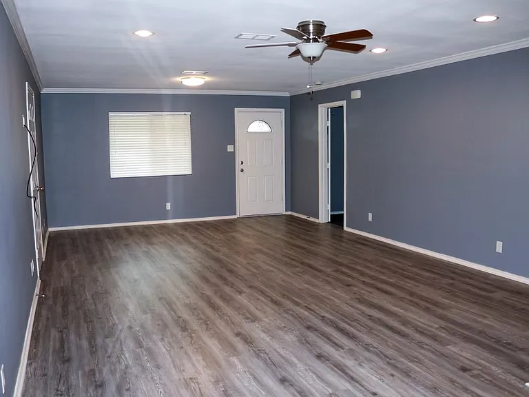 775 Briarwood Ln — Photo 4