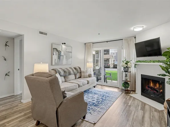 250 NW Dogwood Street #E-102, Issaquah, WA 98027