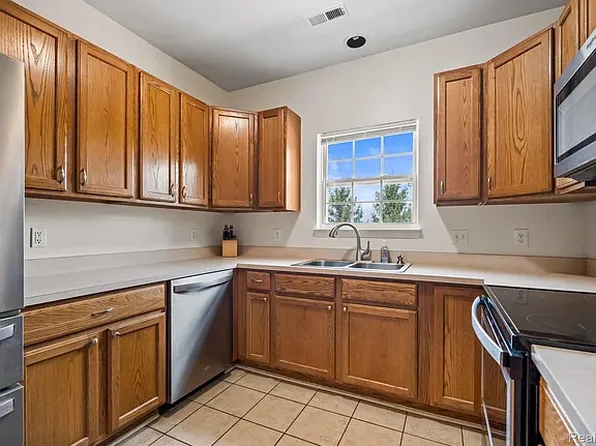 17200 Addington Dr, Walled Lake, MI