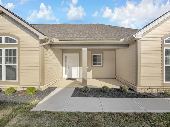 611 Woods Edge Ln, Newark, OH 43055