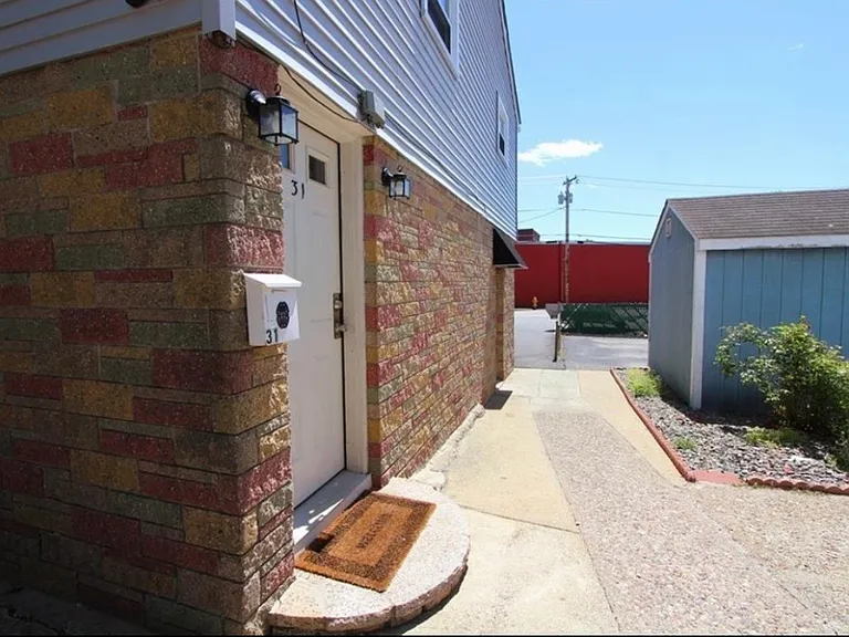 31 Foster St — Photo 7