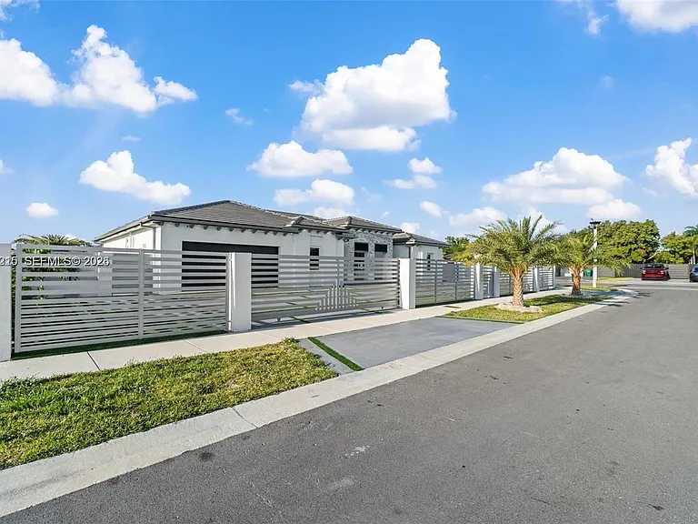 13305 SW 190th Ter — Photo 56