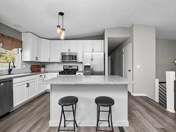 5th image of 825 Northbrook Dr
