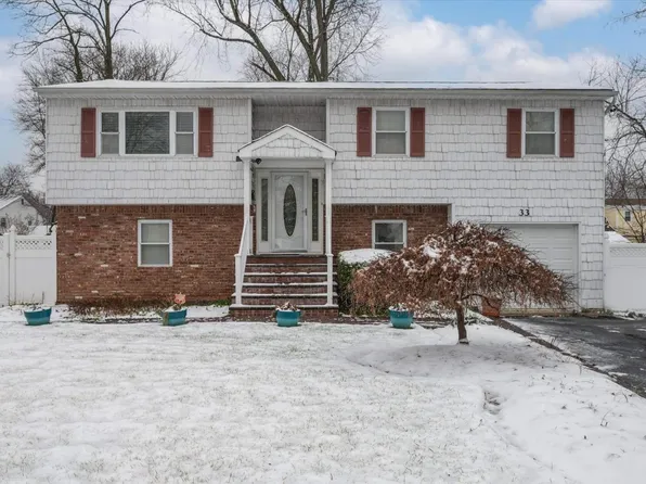 33 Hilltop Lane, Wheatley Heights, NY 11798